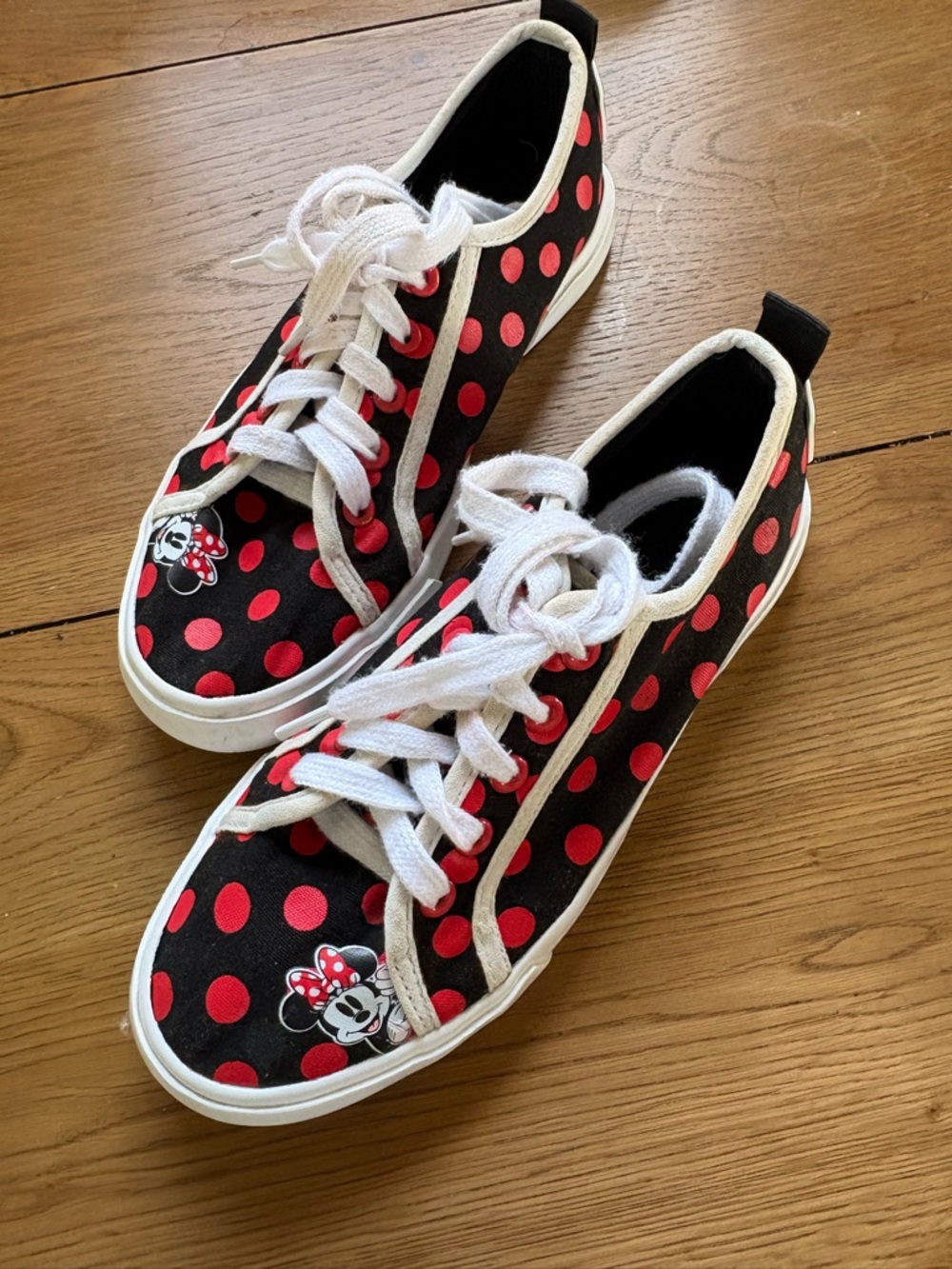 Minnie Mouse Black & Red Polka Dot Lace-Up Sneakers WDW Hollywood Studios